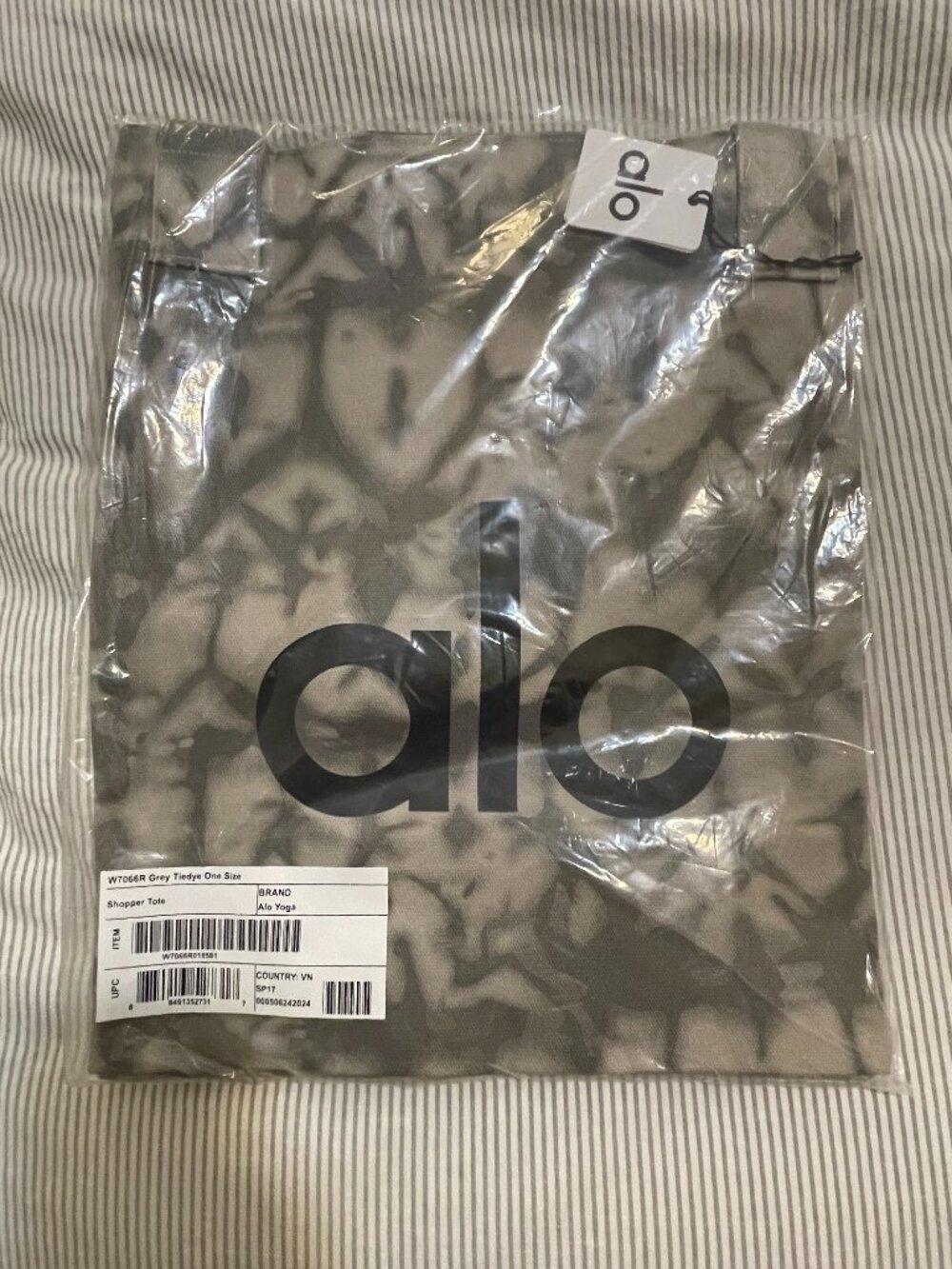 NWT Alo Yoga Tote Bag Grey Tie Dye Canvas